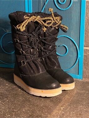 Irregular Choice Beans on Toast fur lined boots,black shimmer,Lace up,foam sole